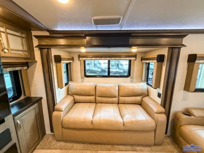 2019 Keystone Montana 3791RD - Photo 4