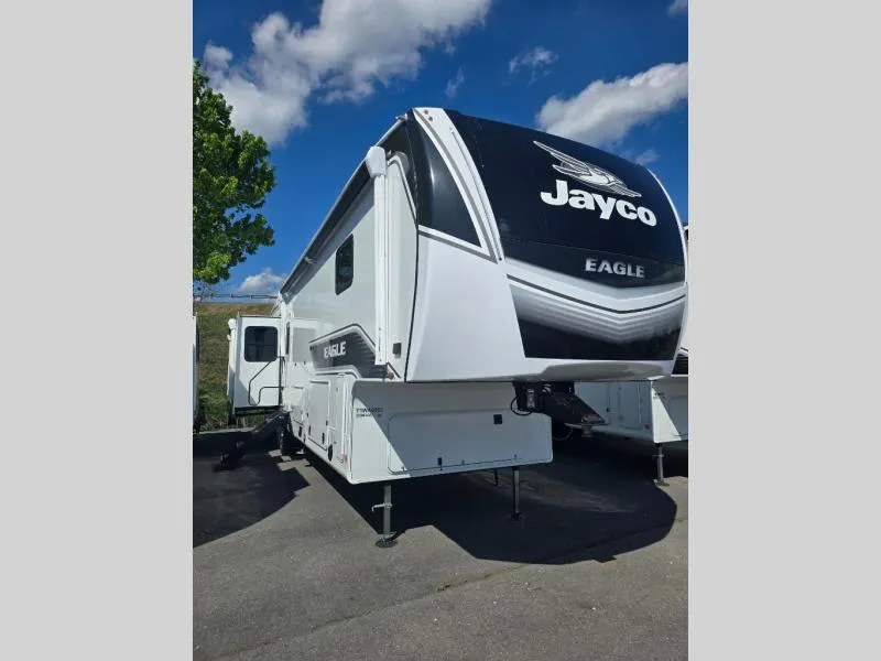 2026 Jayco Eagle 355MBQS - Photo 2