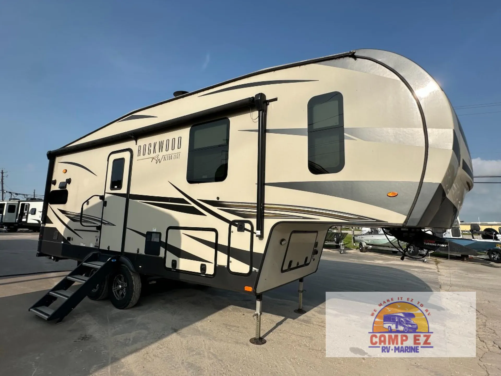 2022 Forest River Rockwood Ultra Lite 2442BS - Photo 2