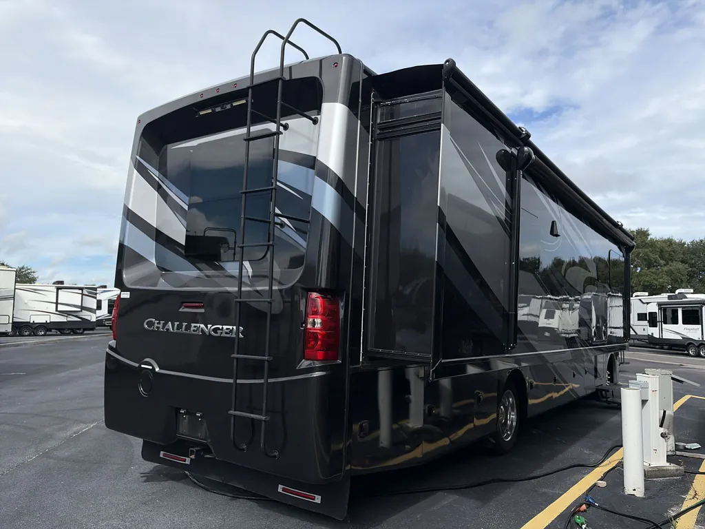 2021 Thor Motor Coach Challenger 35MQ, Photos photo 6