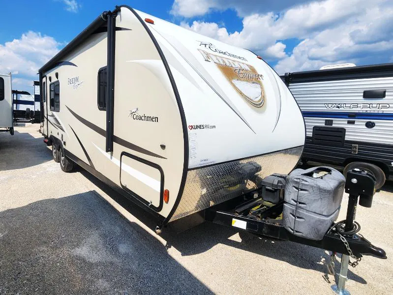 2016 Coachmen Freedom Express Ultra Lite 246RKS - Photo 2