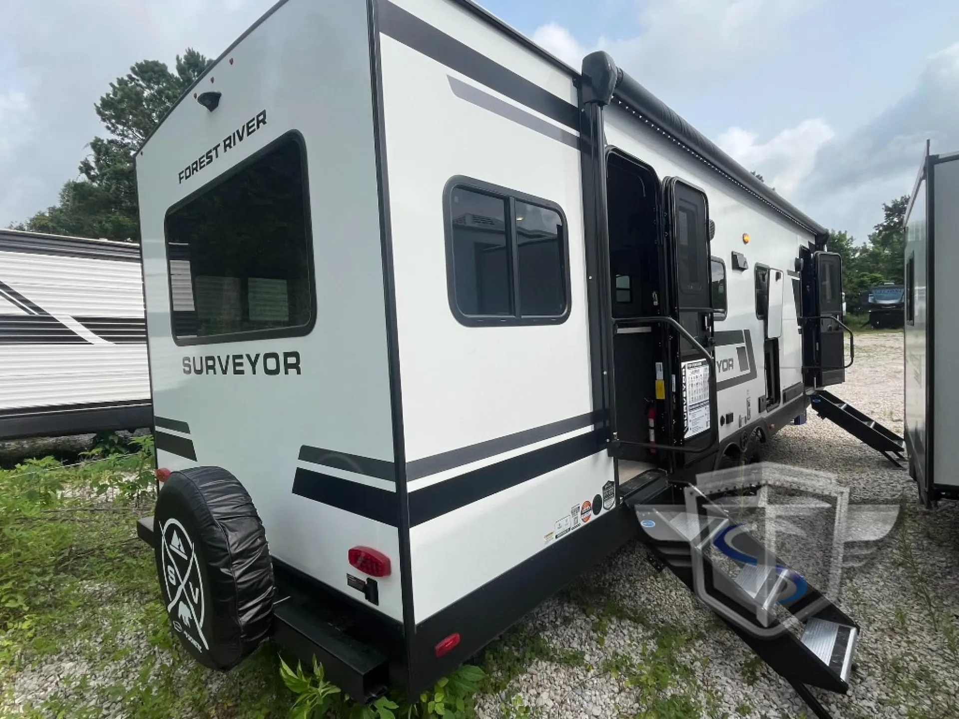 2027 Forest River Grand Surveyor 253RLS - Photo 3