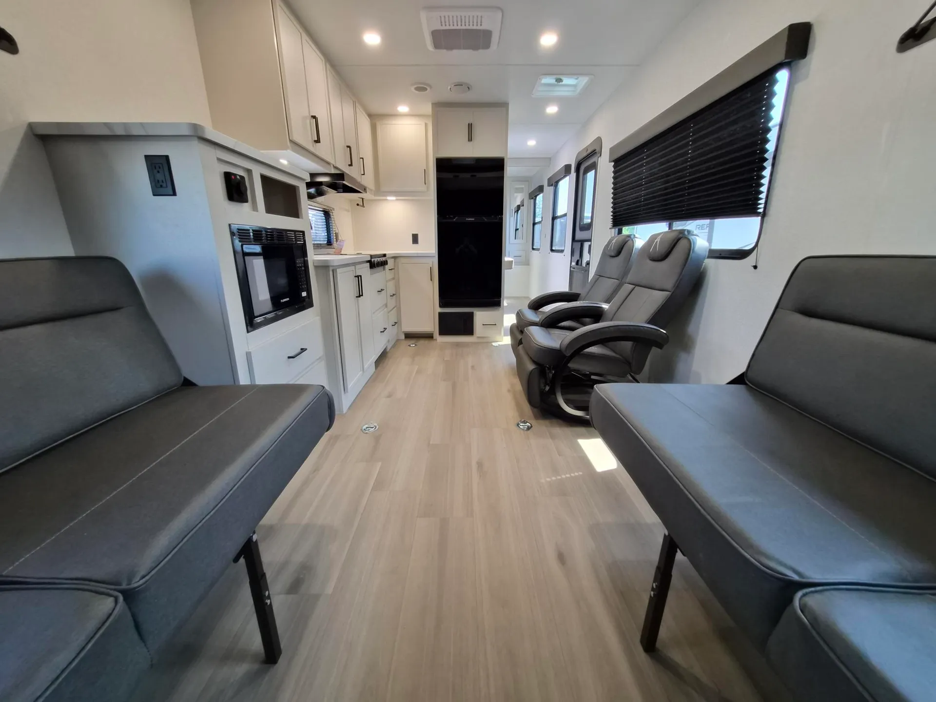 2027 Grand Design Momentum MAV 27MAV - Photo 2