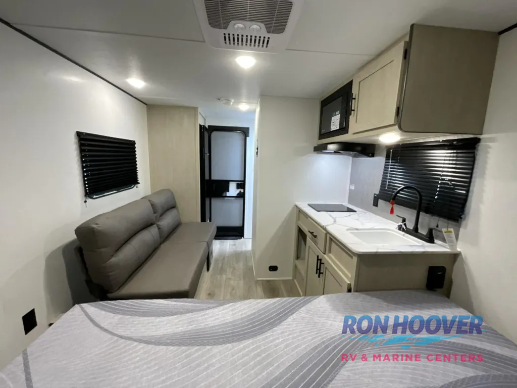 2026 Shasta Compact 17DB, Photos photo 2