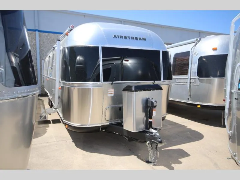 2026 Airstream Classic 33FB - Photo 2