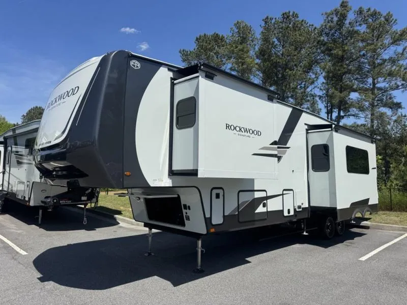 2026 Forest River Rockwood Signature 404SRK - Photo 4