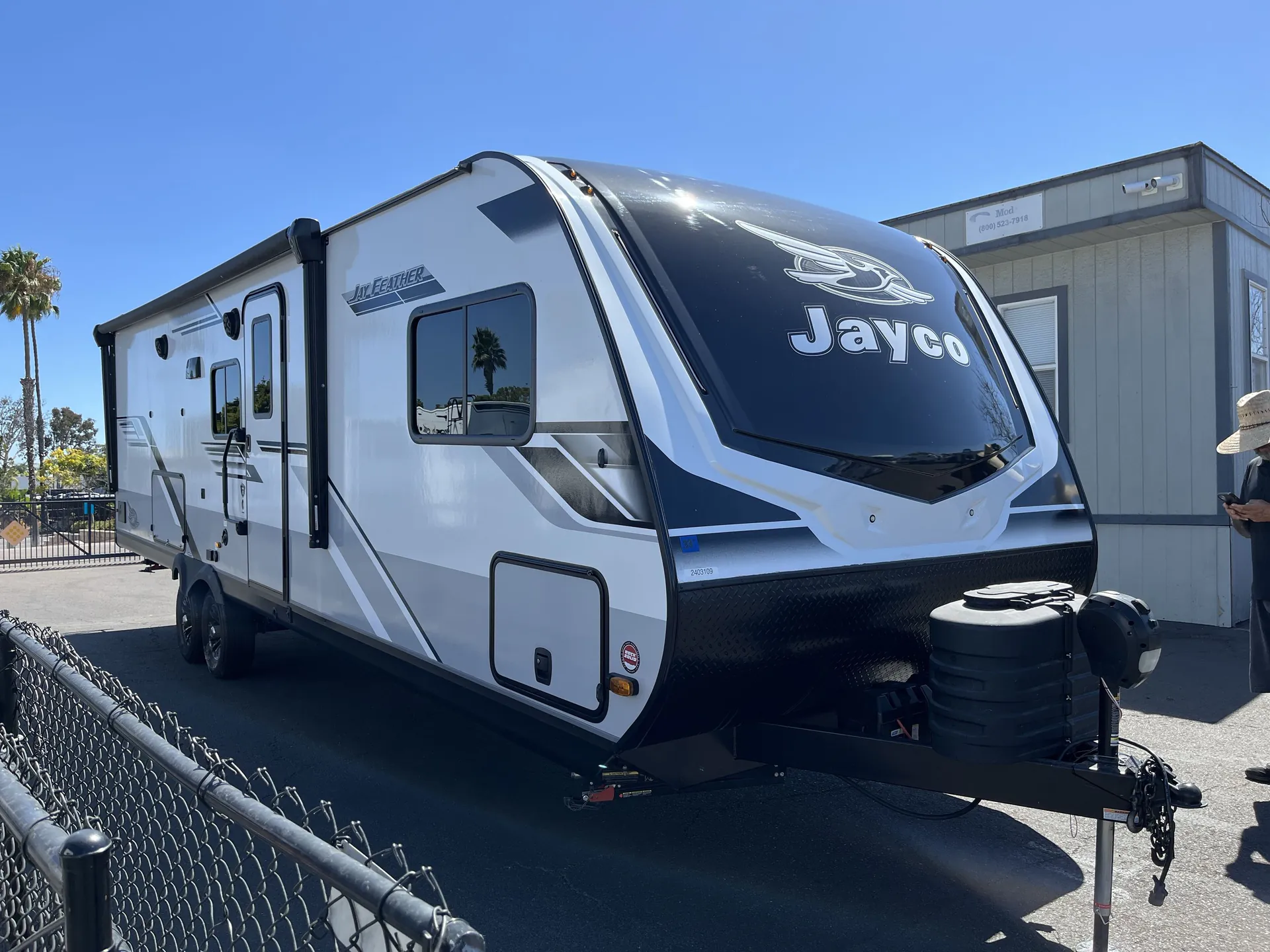 2016 Fleetwood Pace Arrow LXE 38B - Photo 2