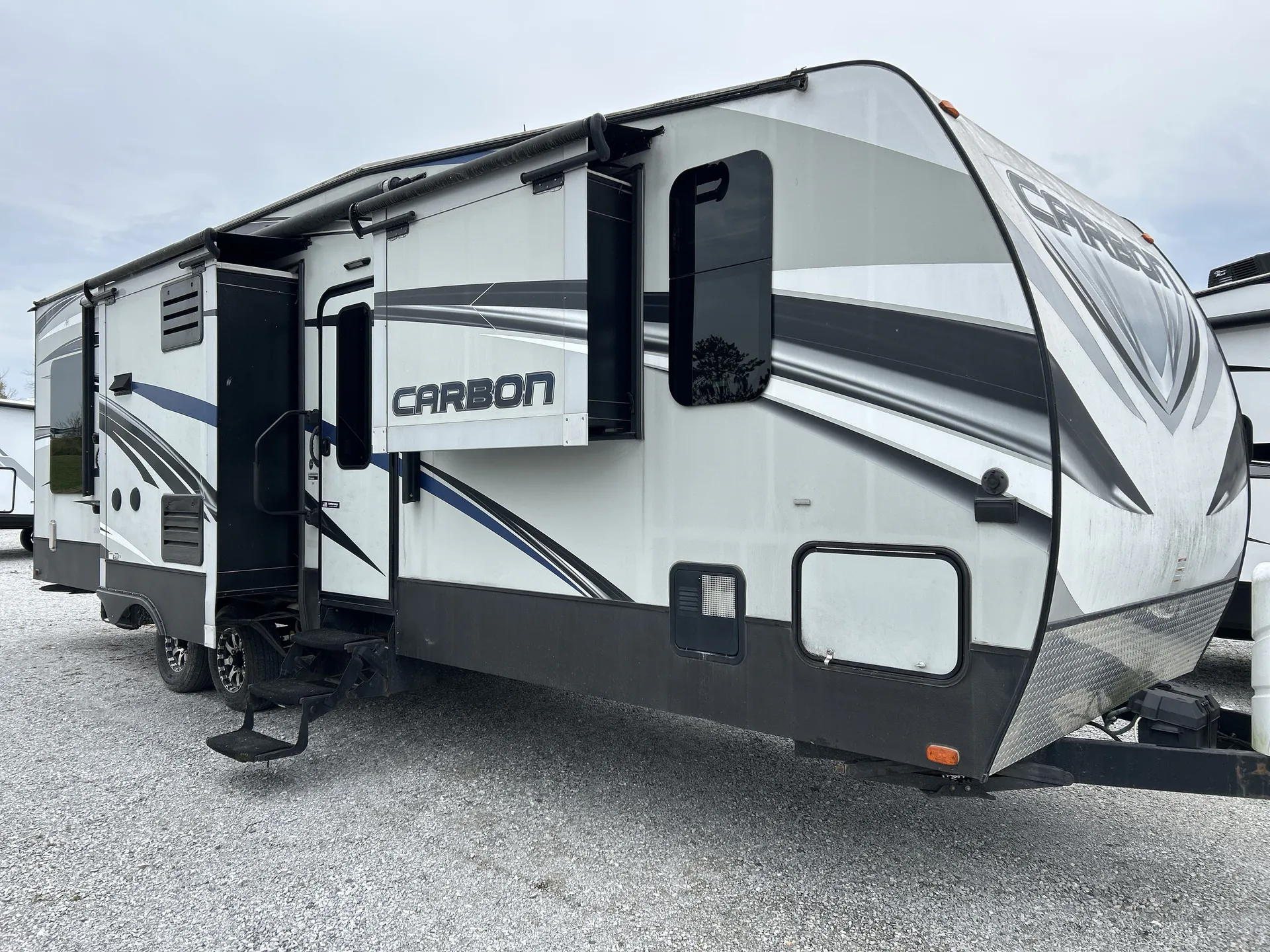 2015 Keystone Carbon 33 - Photo 2