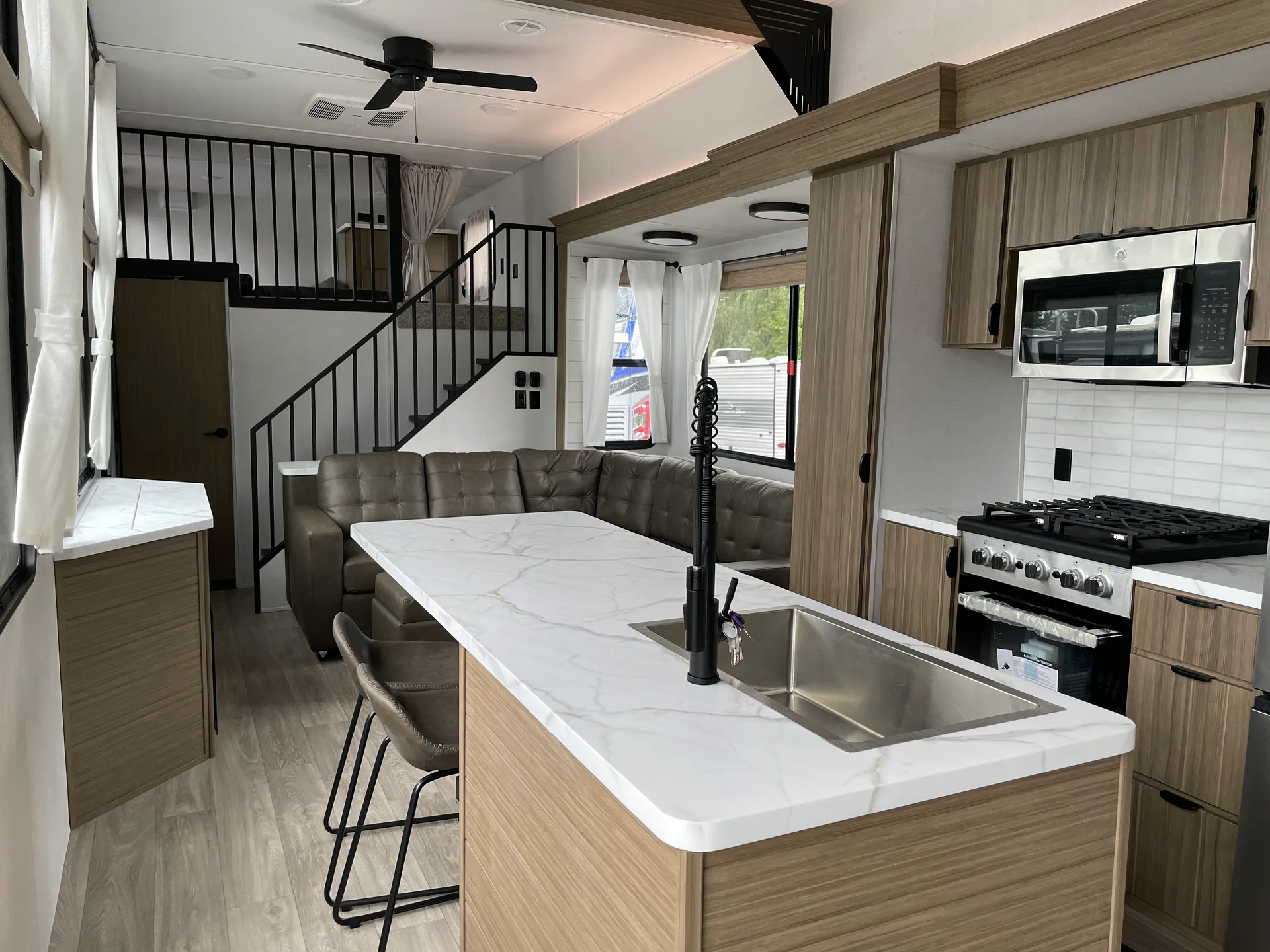 2027 Forest River Salem Villa 42ZEN — Photo 5