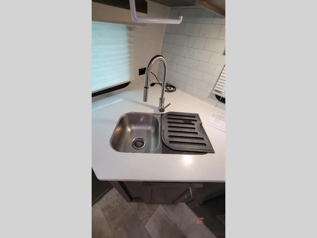 2022 Forest River Rockwood Ultra Lite 2608BS, Photos photo 14