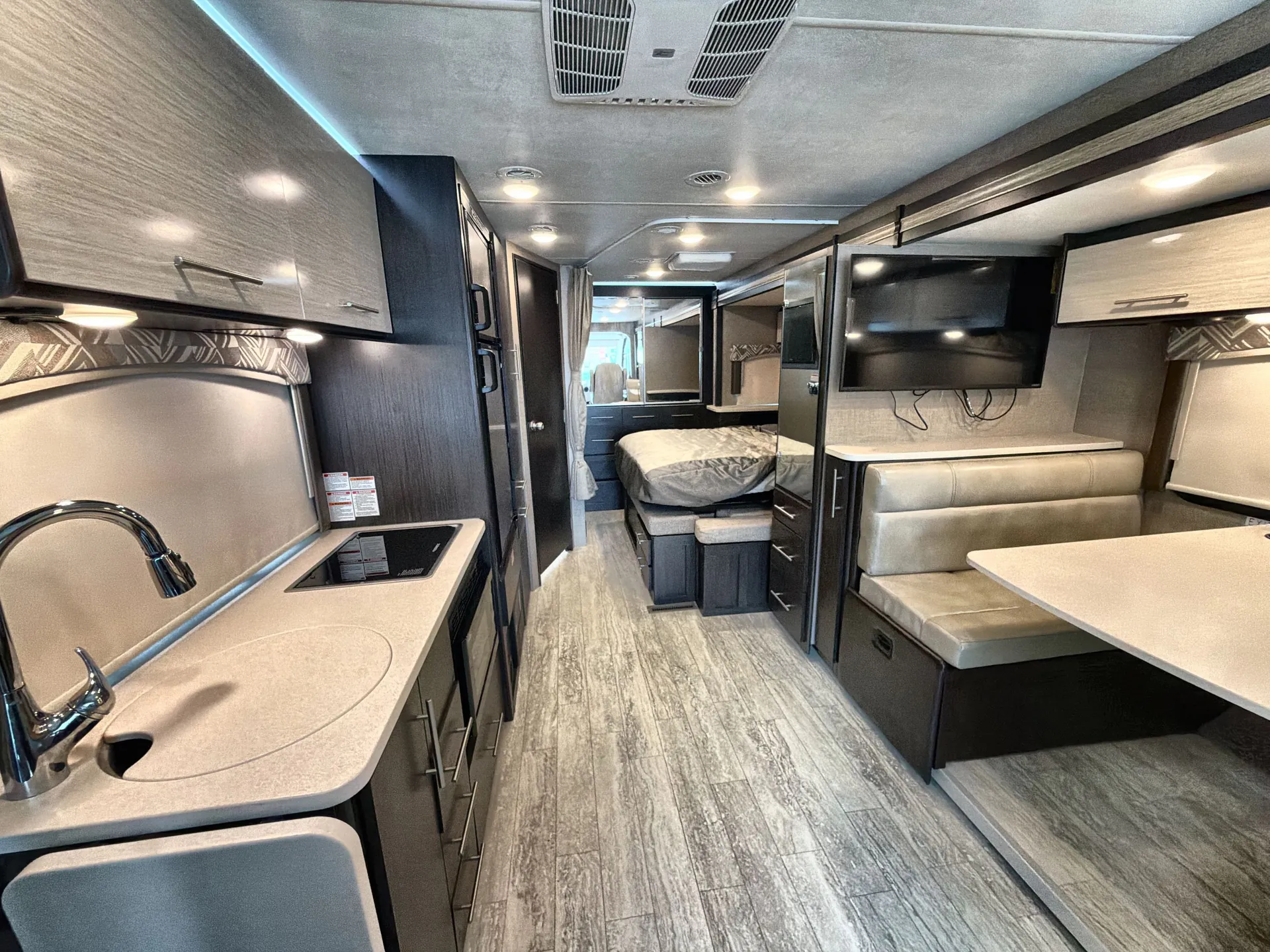 2019 Thor Motor Coach Axis 25.6 — living area main