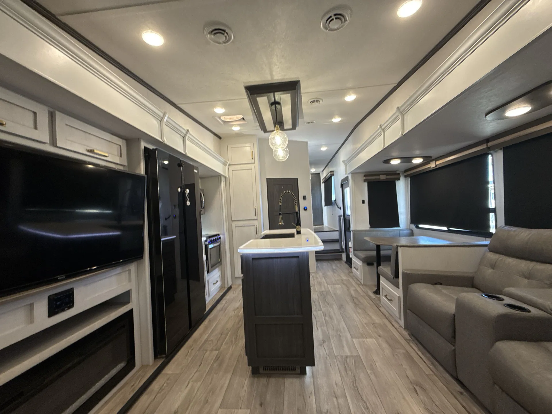 2023 Dutchmen Astoria 3553MBP - Photo 4
