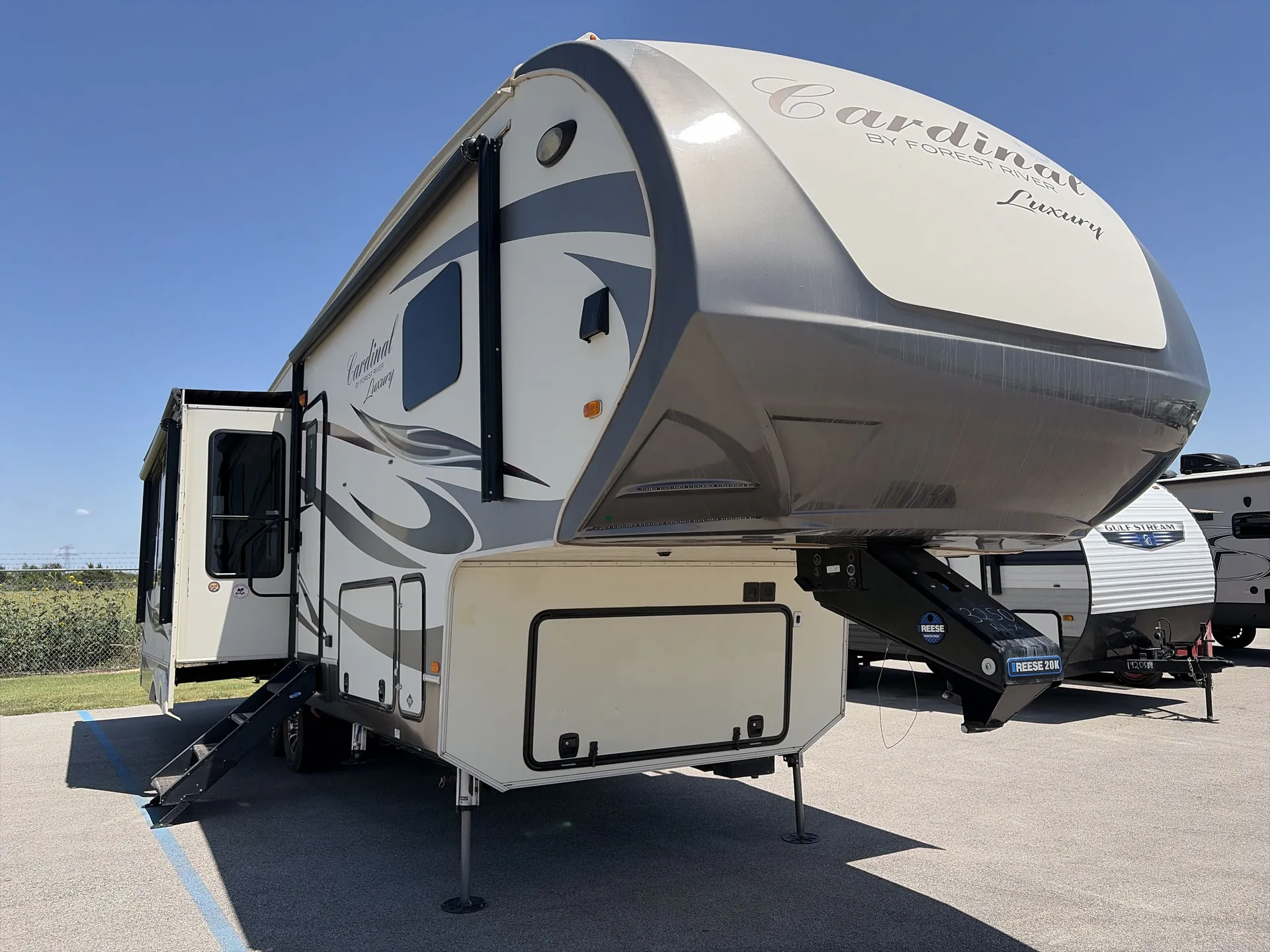 2018 Forest River Cardinal Luxury 3250RLX - Photo 2