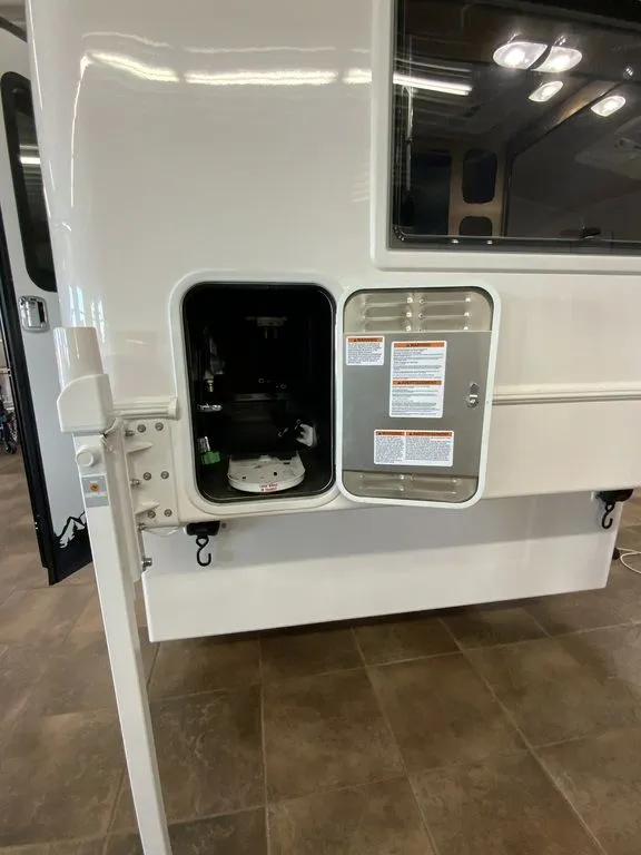 2026 Northern Lite Truck Camper Half-Ton 610 - Photo 2