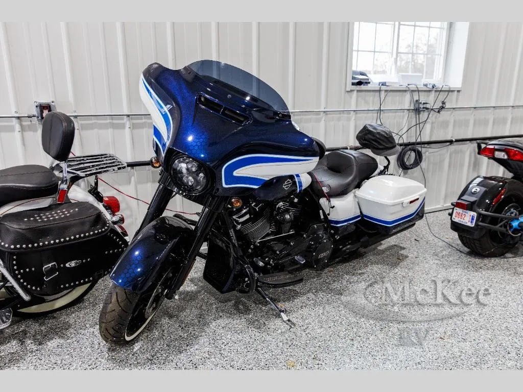 2021 Harley-Davidson Street Glide ARCTIC BLAST - Main photo