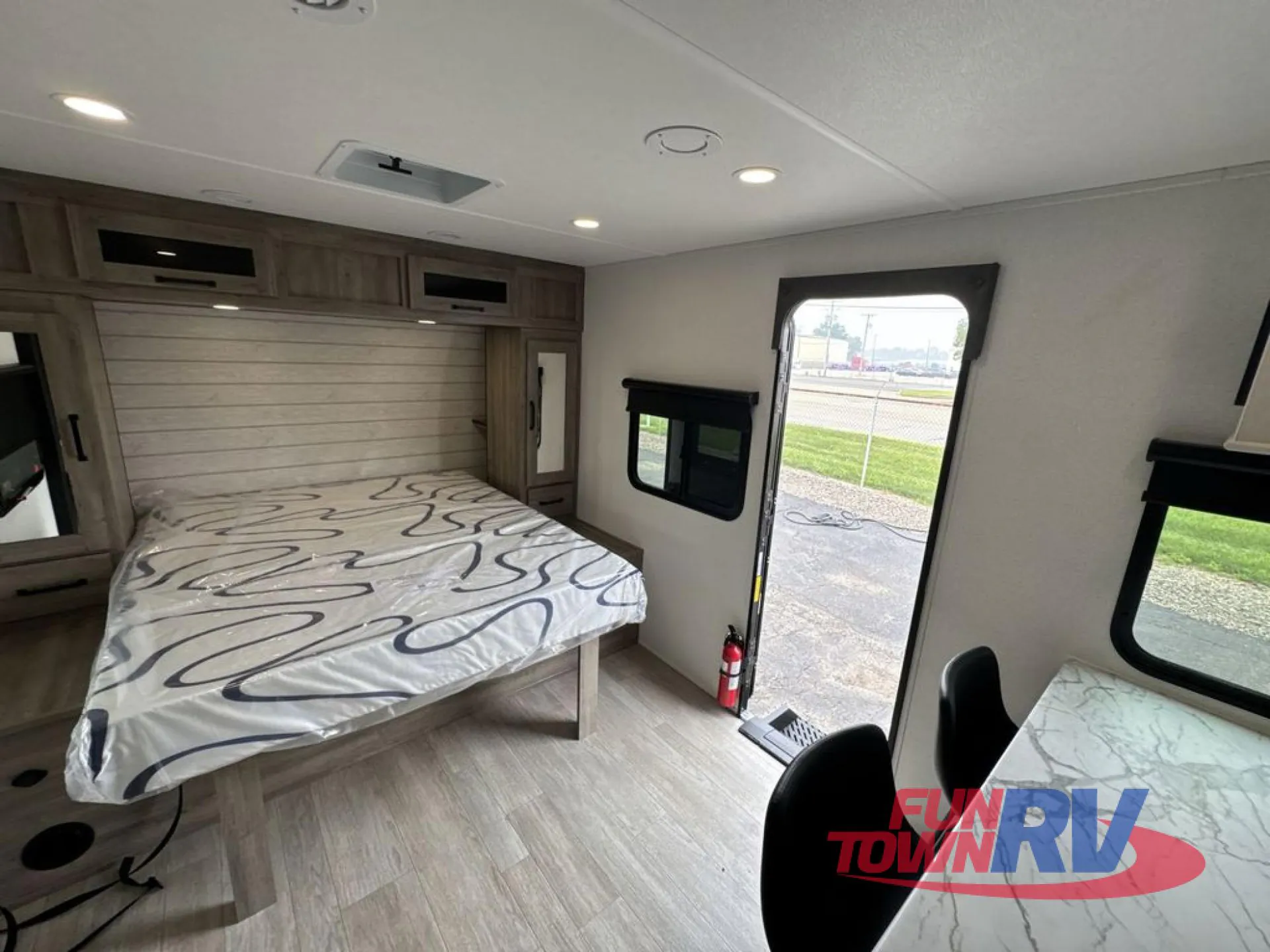 2027 Forest River Solaire Lite 232UD - Photo 4