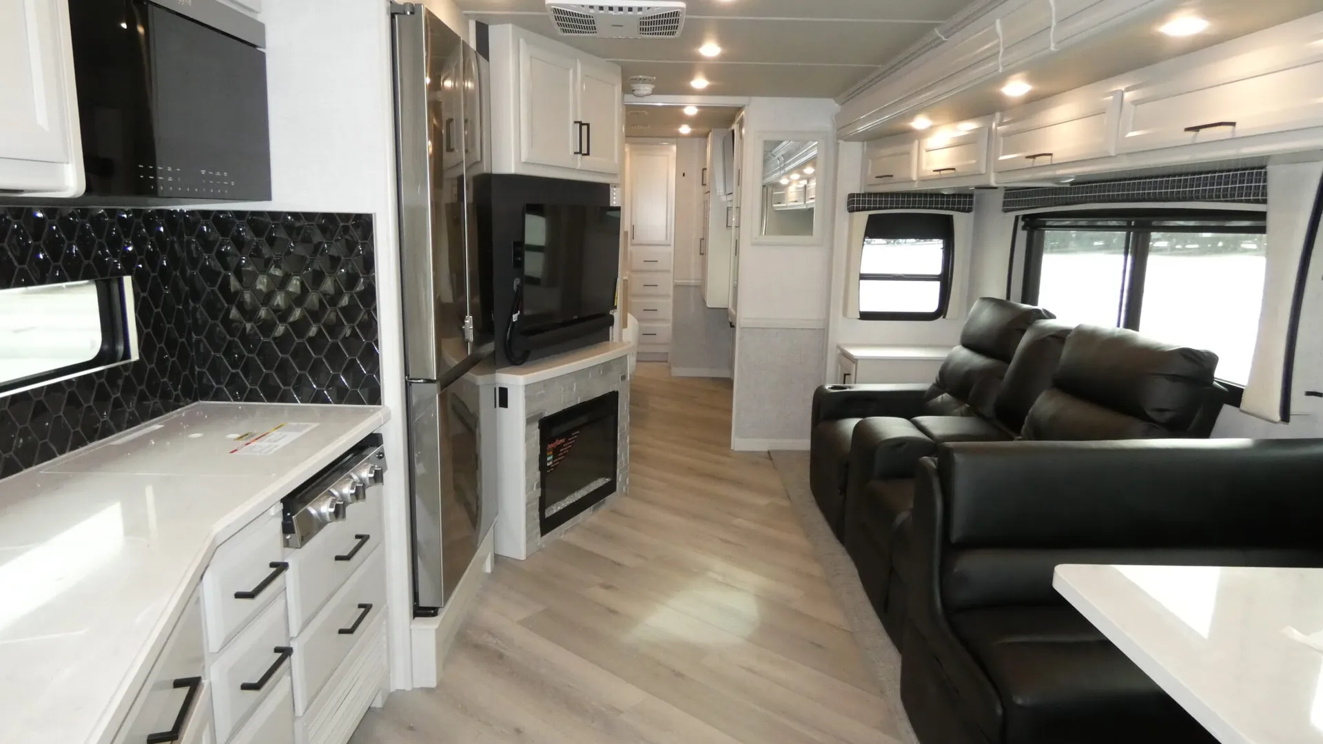 2026 Holiday Rambler Vacationer 35K - Photo 3