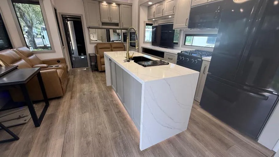 2025 Brinkley Model G 4100, Photos photo 11