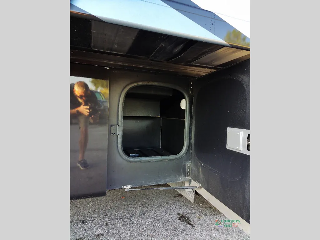 2021 Thor Motor Coach Challenger 35MQ, Photos photo 24