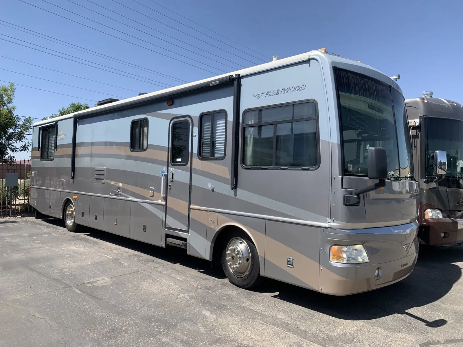 2006 Fleetwood Bounder 39Z - Photo 2