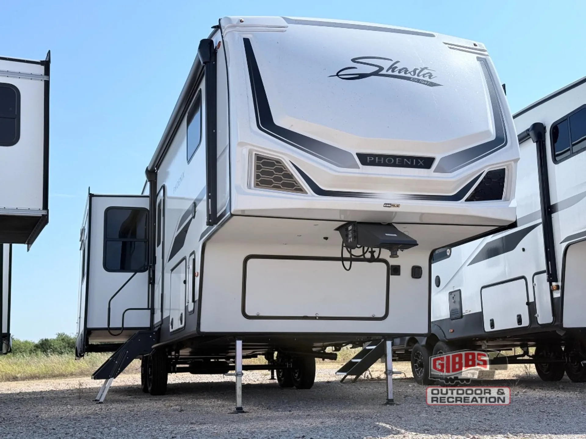 2027 Shasta Phoenix 298RLS - Photo 2