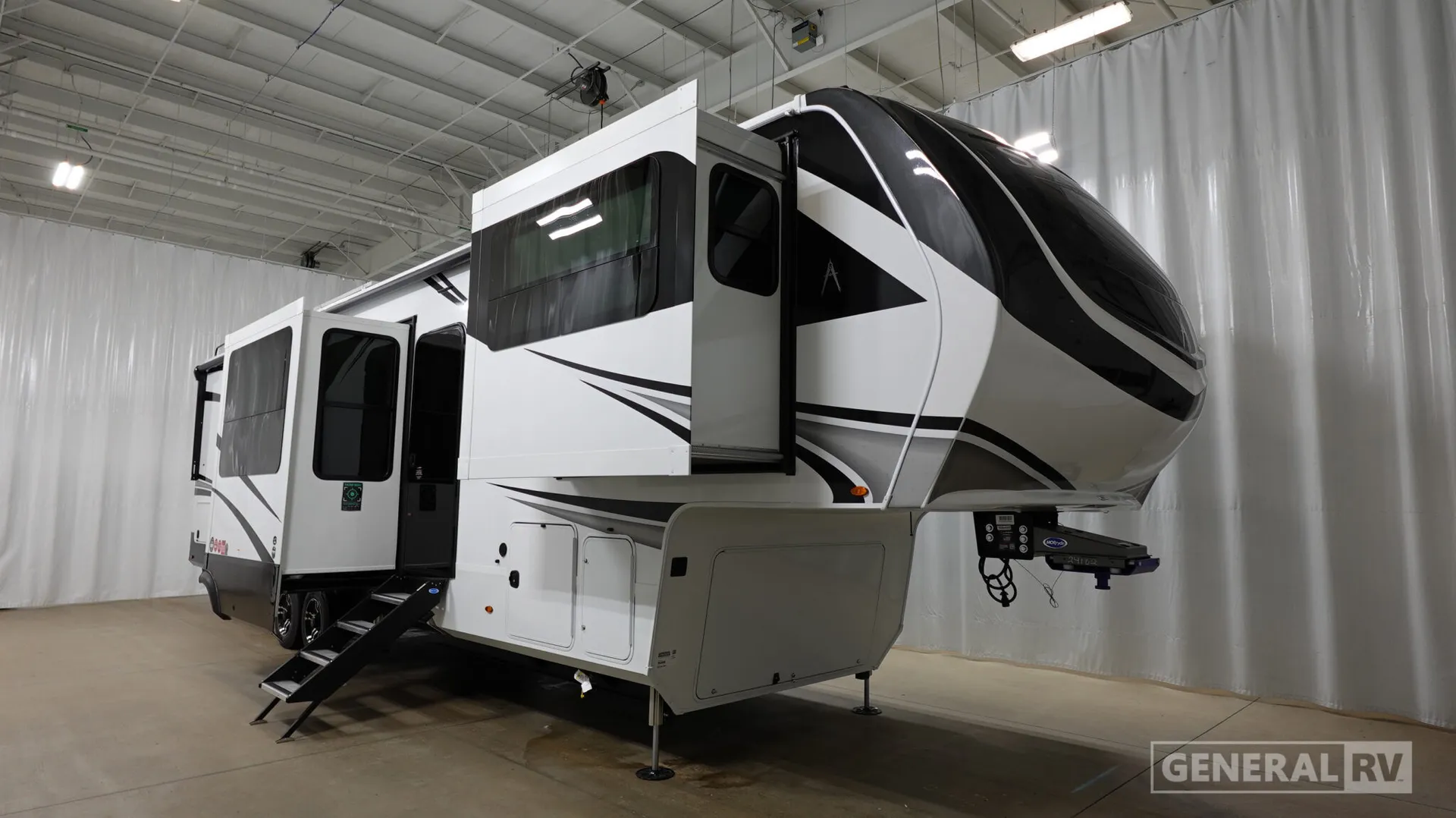2026 Grand Design Solitude 380FL - Photo 2