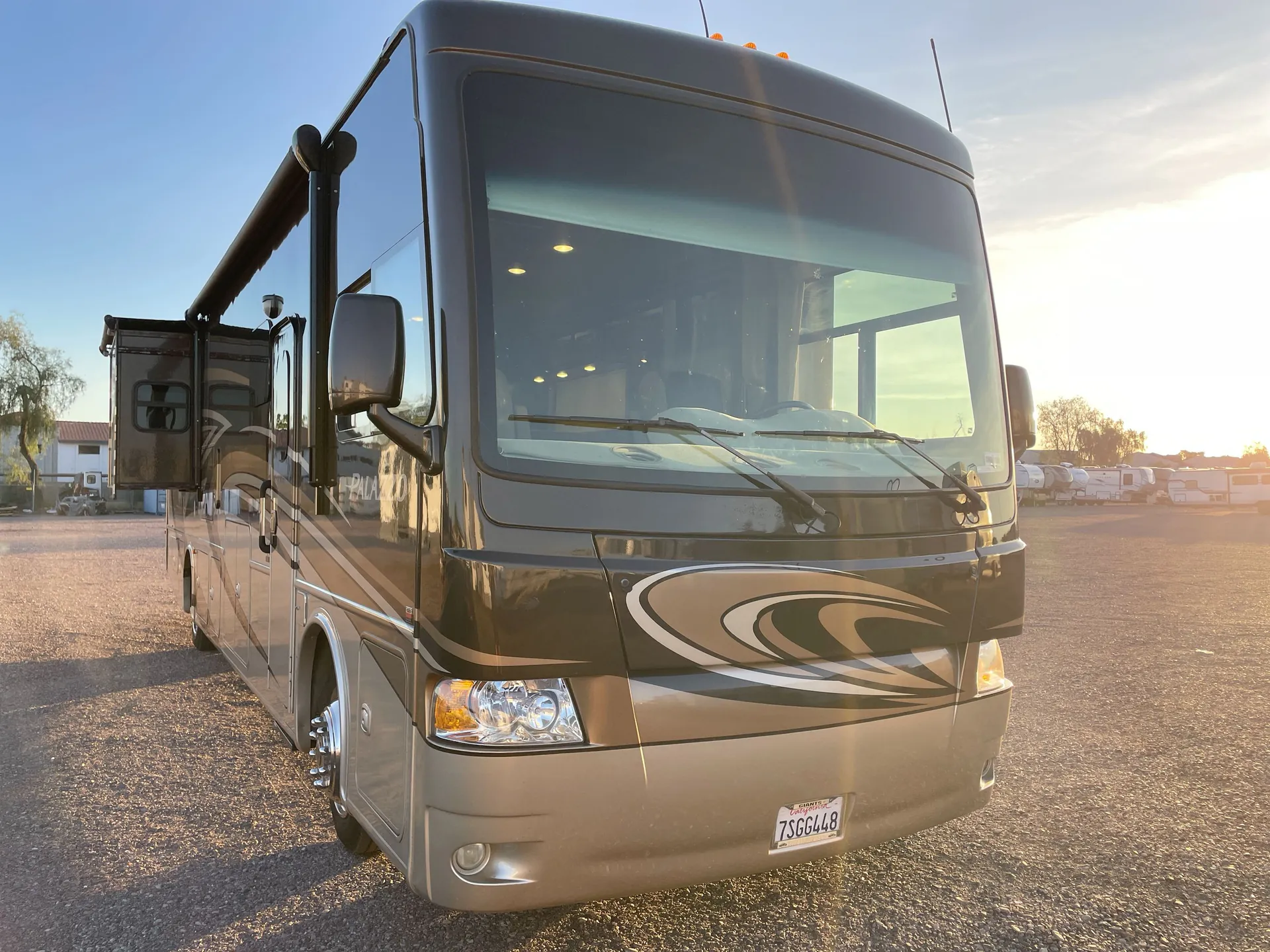 2014 Thor Motor Coach Palazzo 361 — Photo 1
