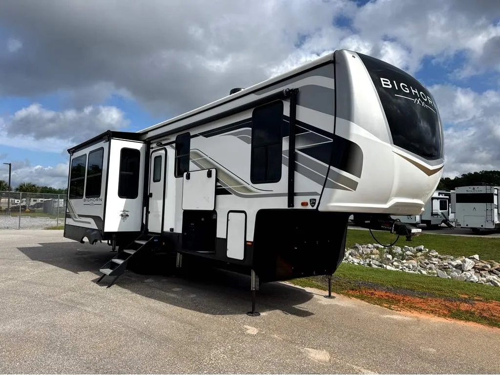 2024 Heartland Bighorn BH 3215 RL - Photo 3