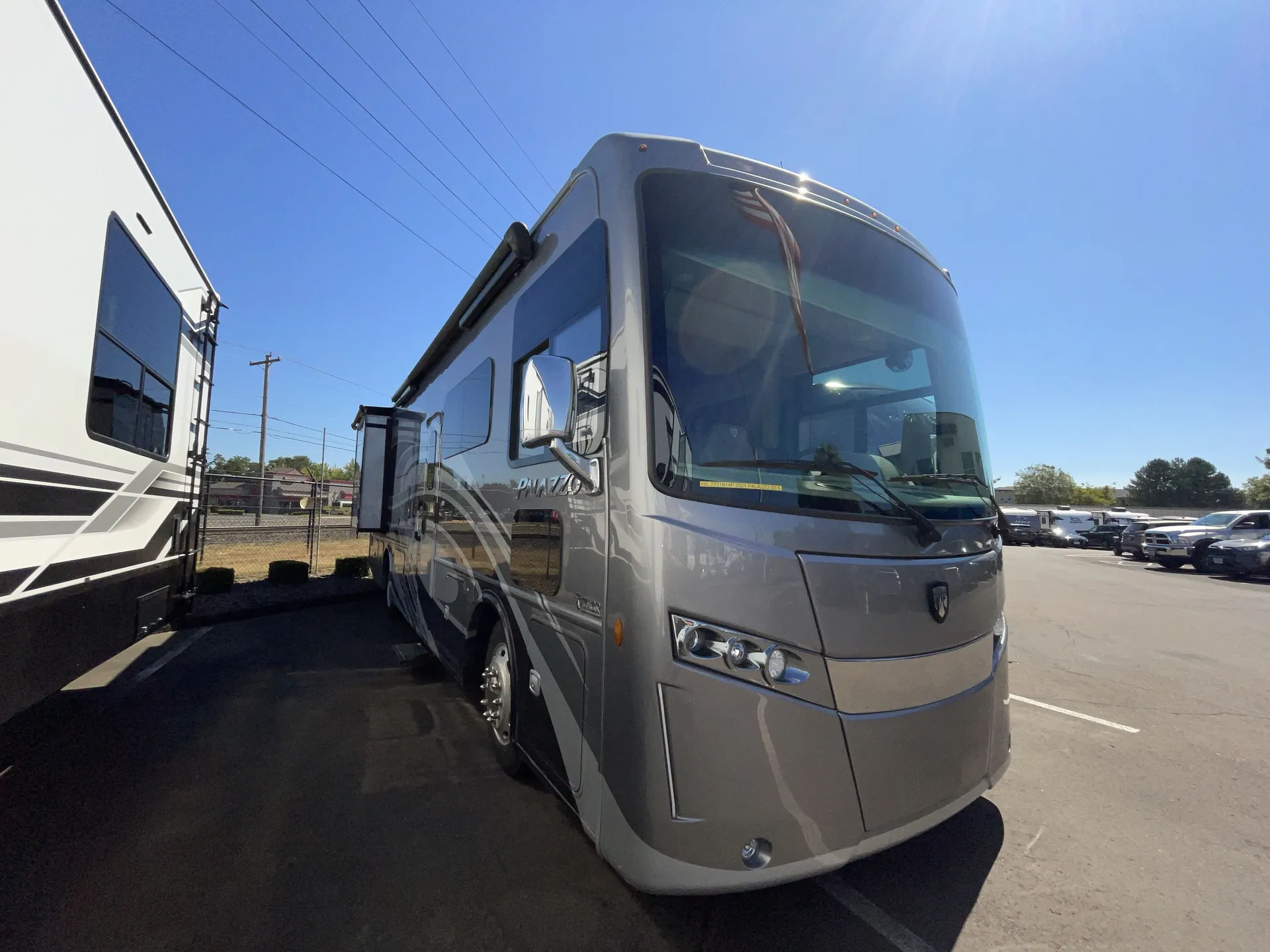 2021 Thor Motor Coach Palazzo 33.5 - Photo 2