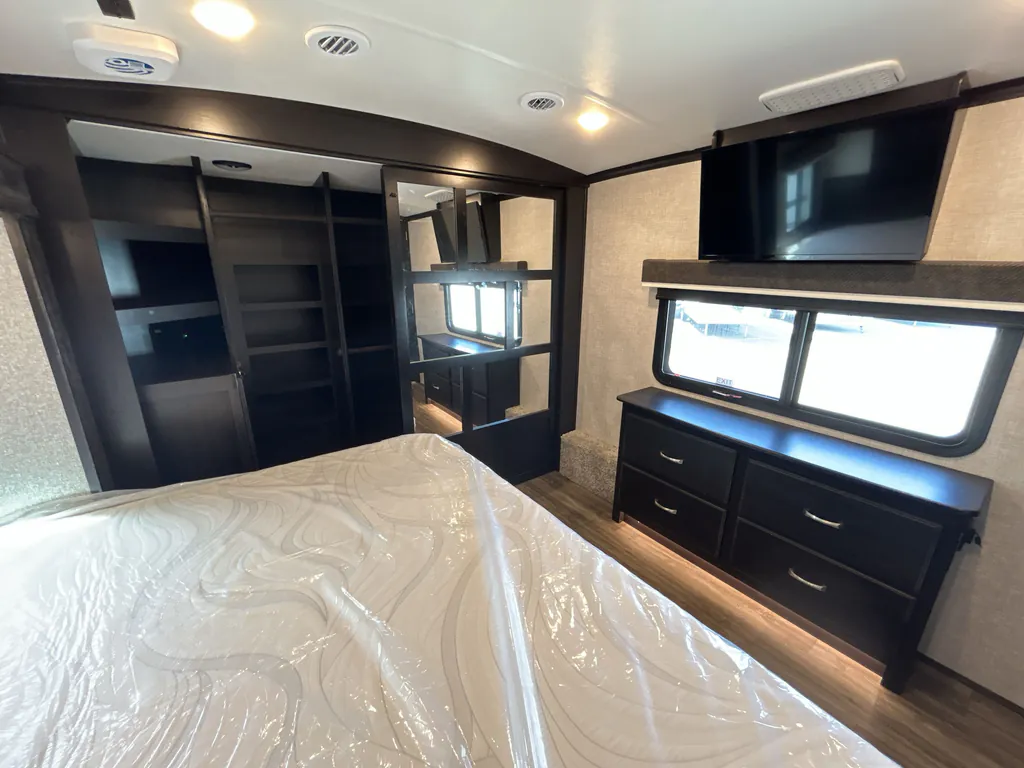 2023 Jayco North Point 380RKGS, Photos photo 16