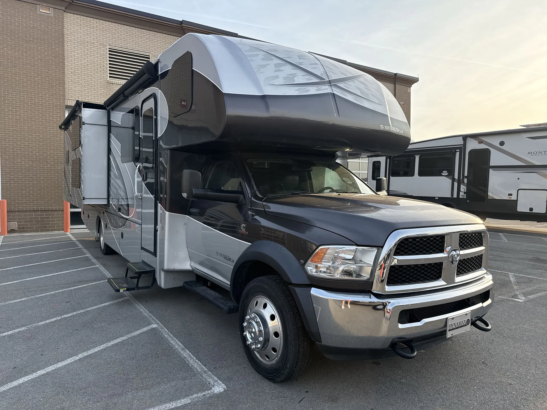 2017 Dynamax Isata 5 35DB - Photo 2