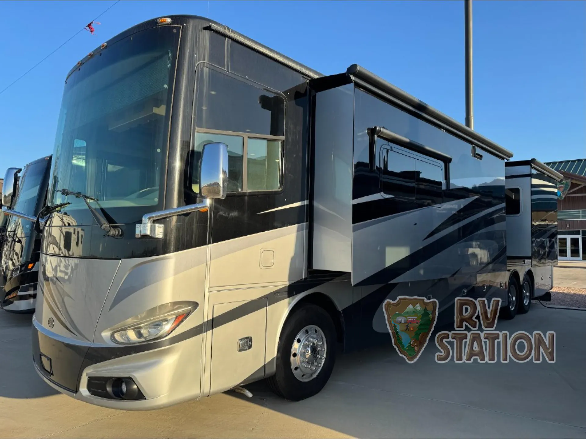 2018 Tiffin Phaeton 44 OH - Photo 3