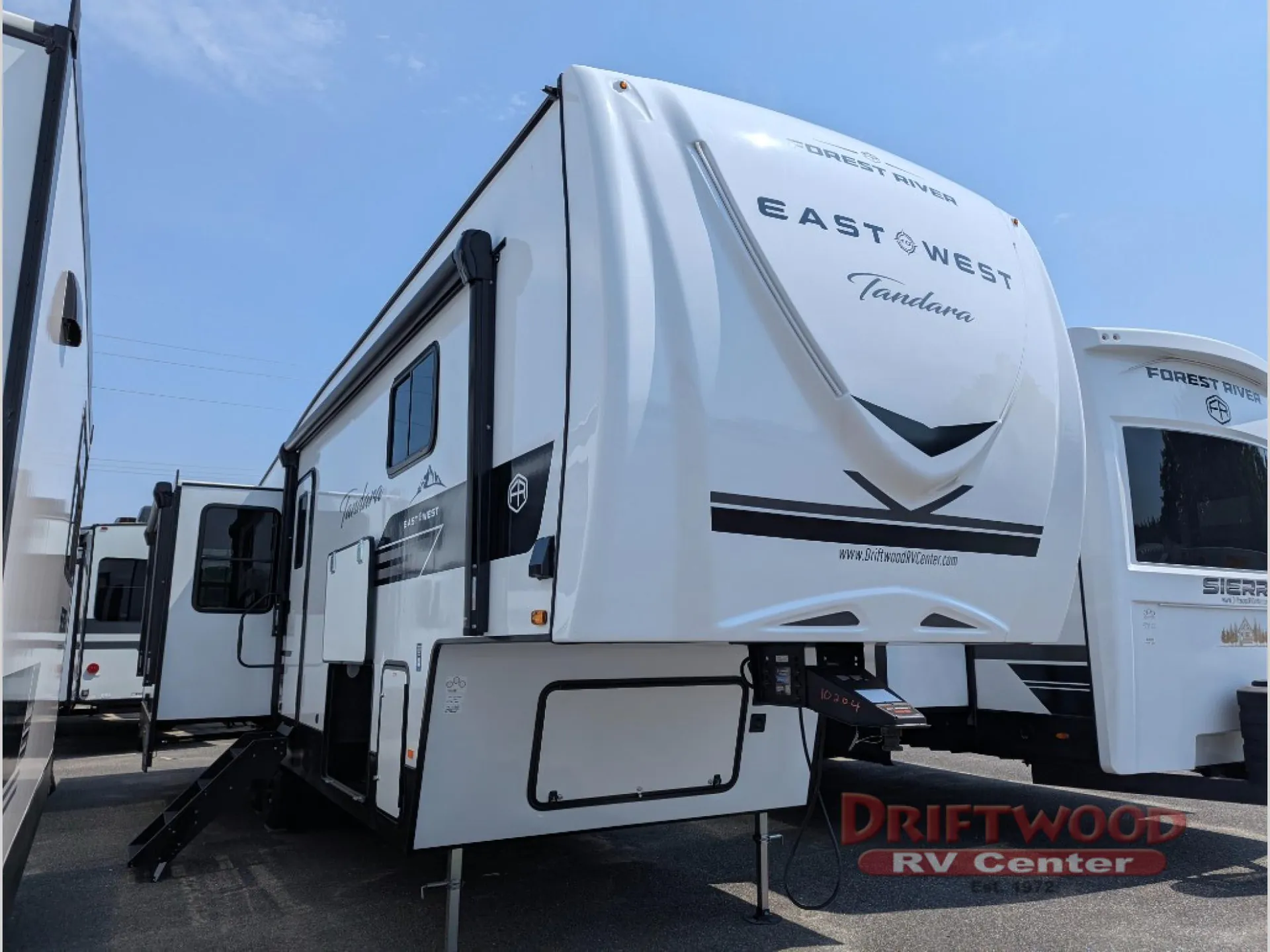 2027 East to West Tandara 295RL - Photo 2