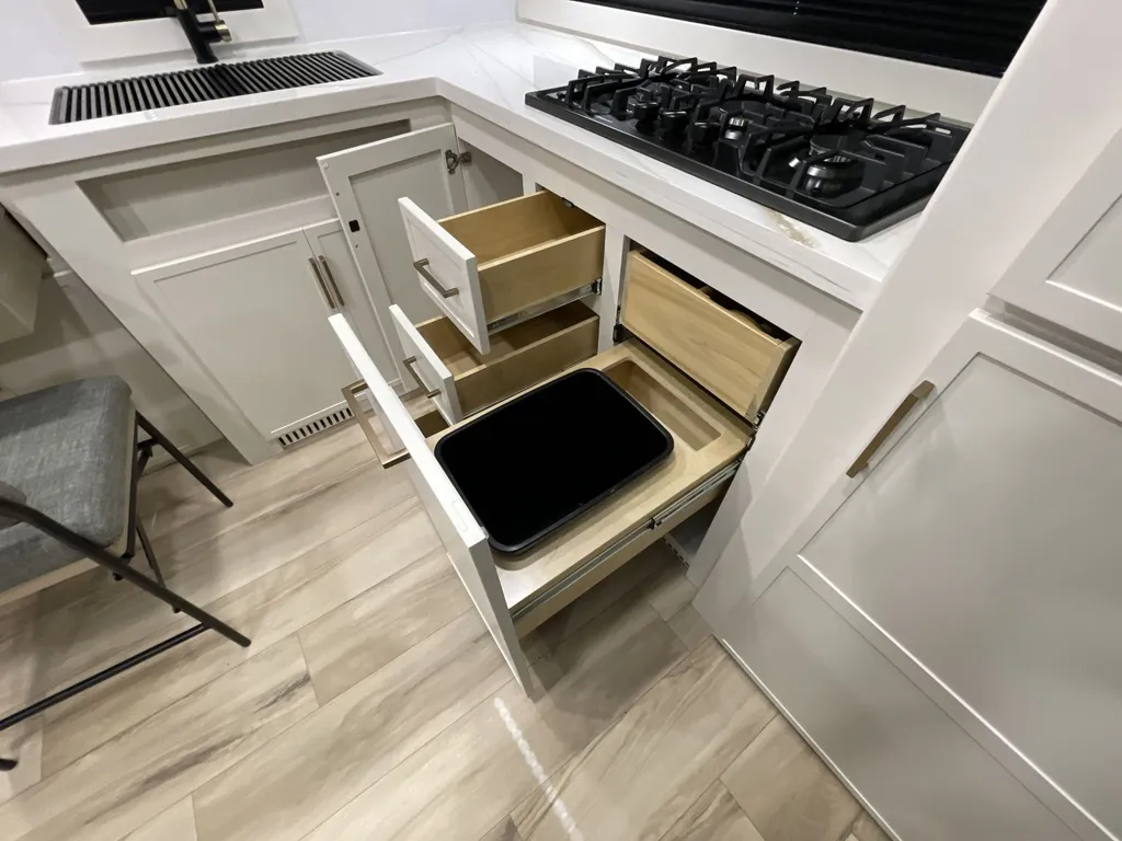 2025 Brinkley MODEL I 275, Photos photo 28