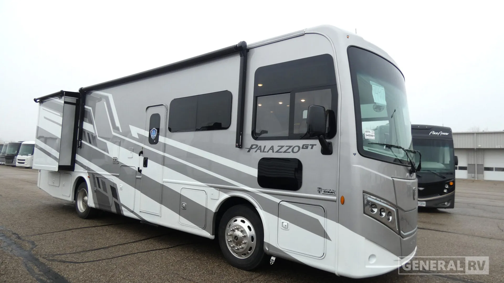 2026 Thor Motor Coach Palazzo GT 33.5 - Photo 2
