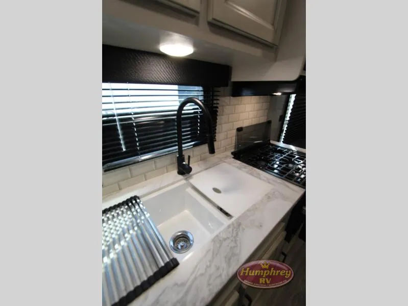 2023 Jayco Jay Flight 212QBW - Photo 3