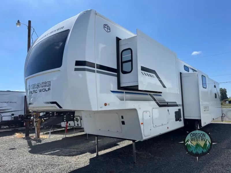 2026 Forest River Cherokee Arctic Wolf 3650SUITE - Photo 4
