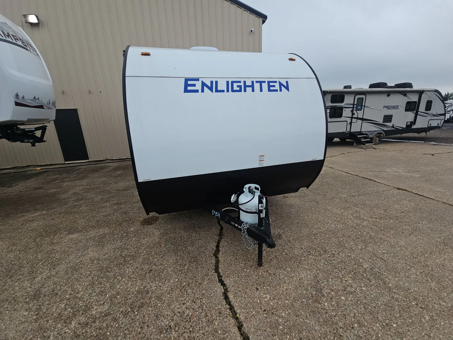 2025 gulf stream Enlighten 17BH — front