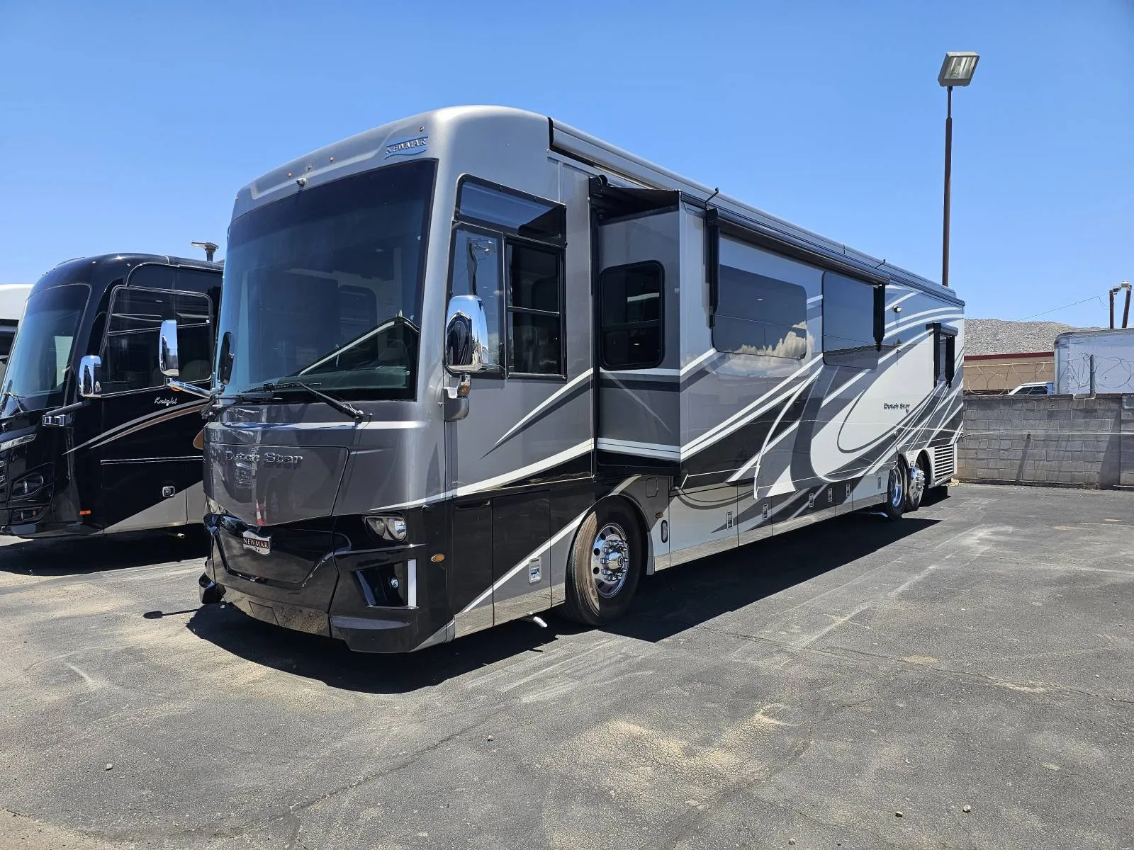 2021 Newmar Dutch Star 4369 - Photo 3