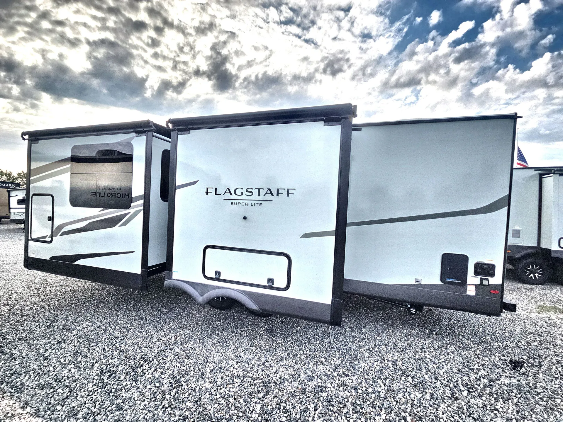 2027 Forest River Flagstaff Super Lite 26MBR — off campside
