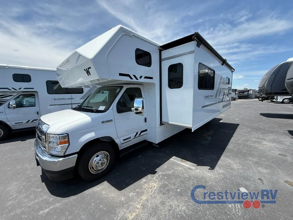 2027 Winnebago SunCruiser 28MB - Main photo