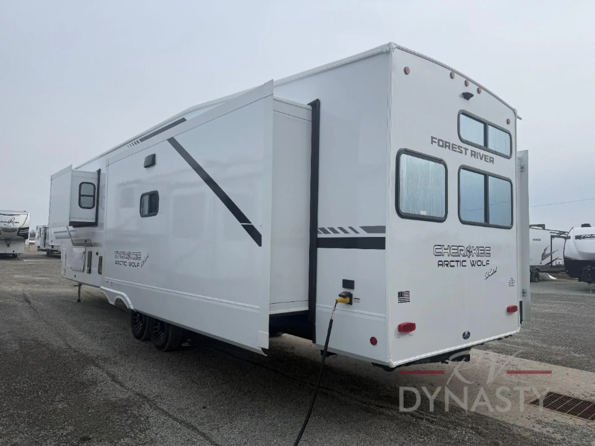 2026 Forest River Cherokee Arctic Wolf 38LEAHG - Photo 4