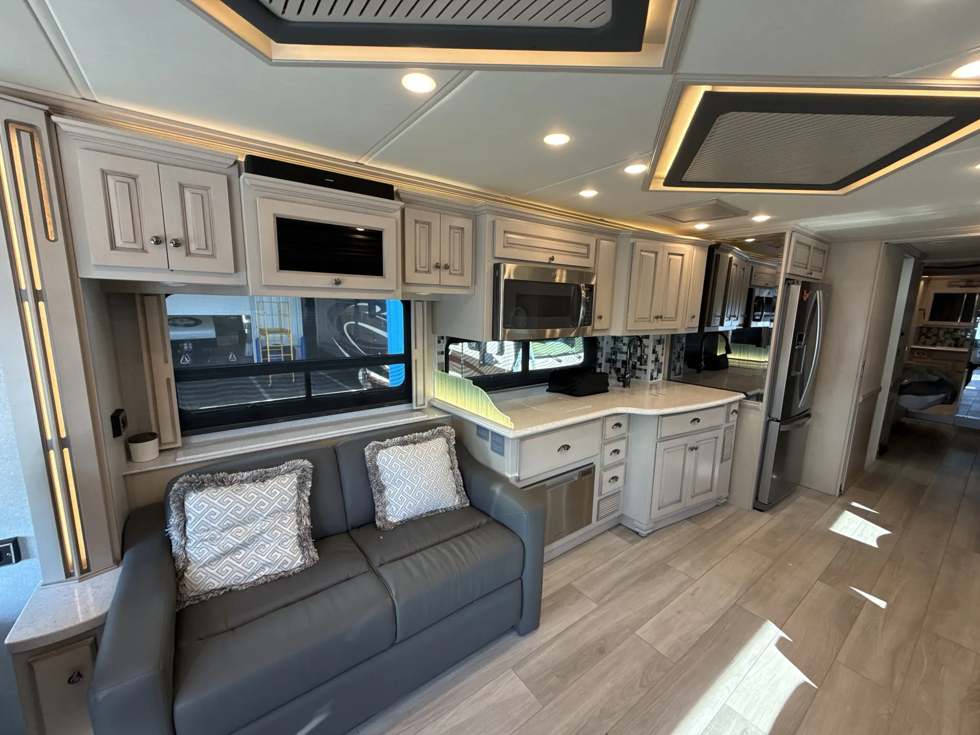 2021 Newmar Dutch Star 4310 — living area main