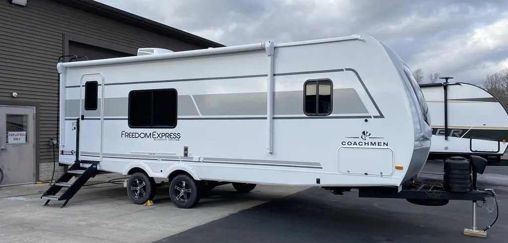 2025 Coachmen Freedom Express Ultra Lite 245RKS - Photo 2