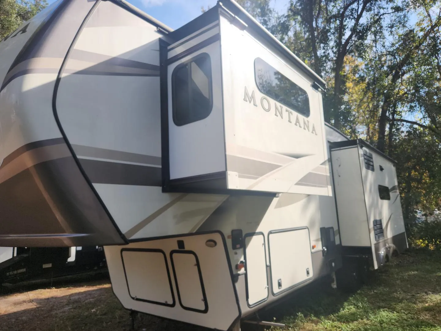 2020 Keystone Montana 3120RL - Photo 3