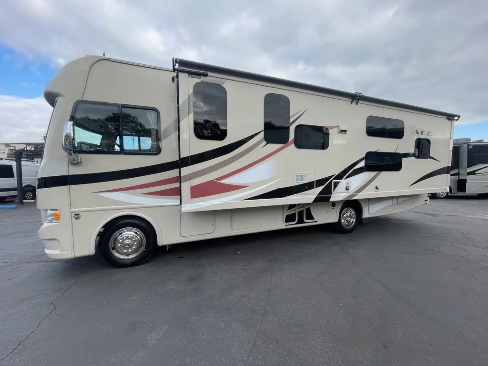 2015 Thor Motor Coach A.C.E. 30.2 - Photo 2