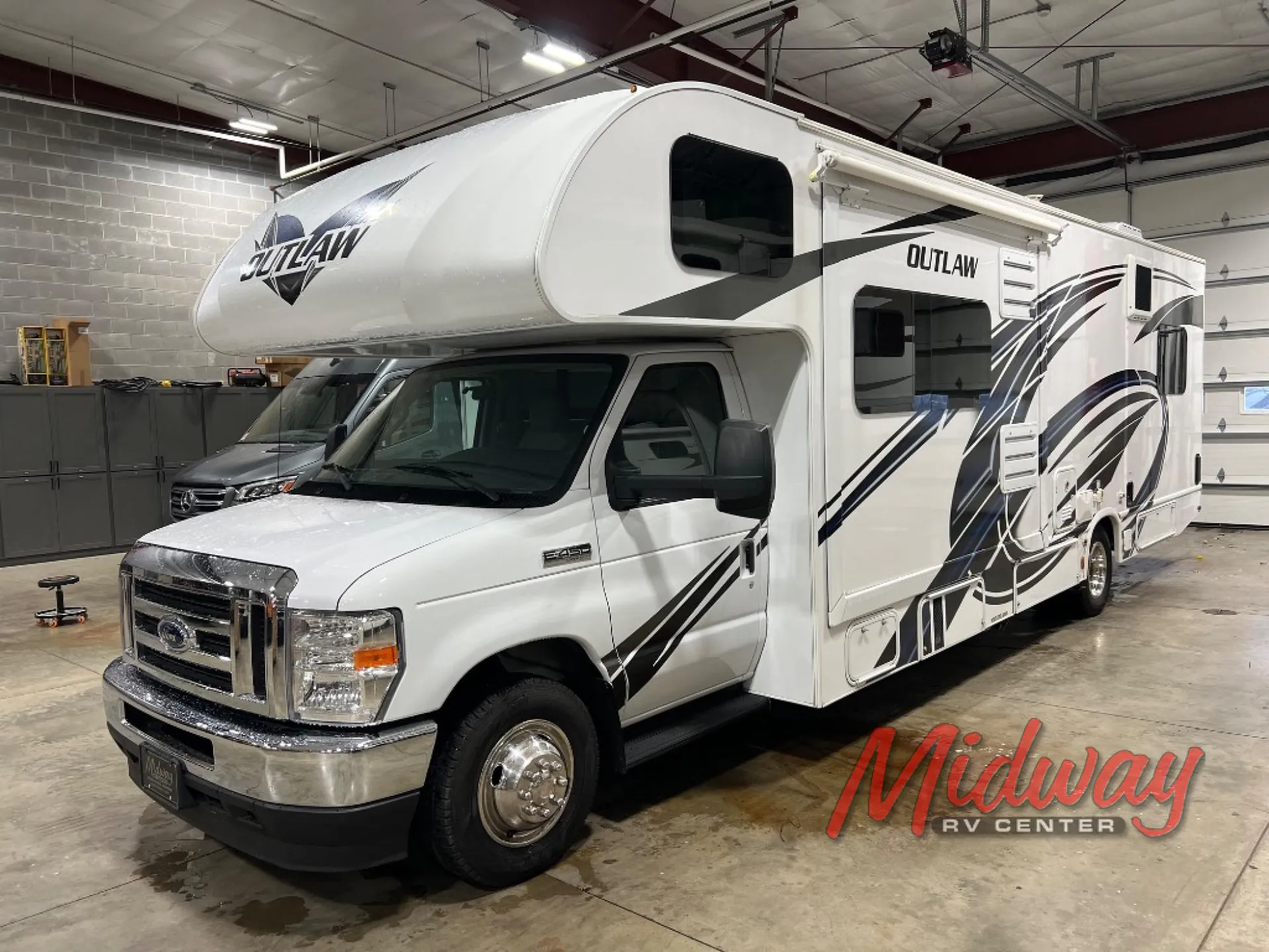 2022 Thor Motor Coach Outlaw 29J - Photo 3