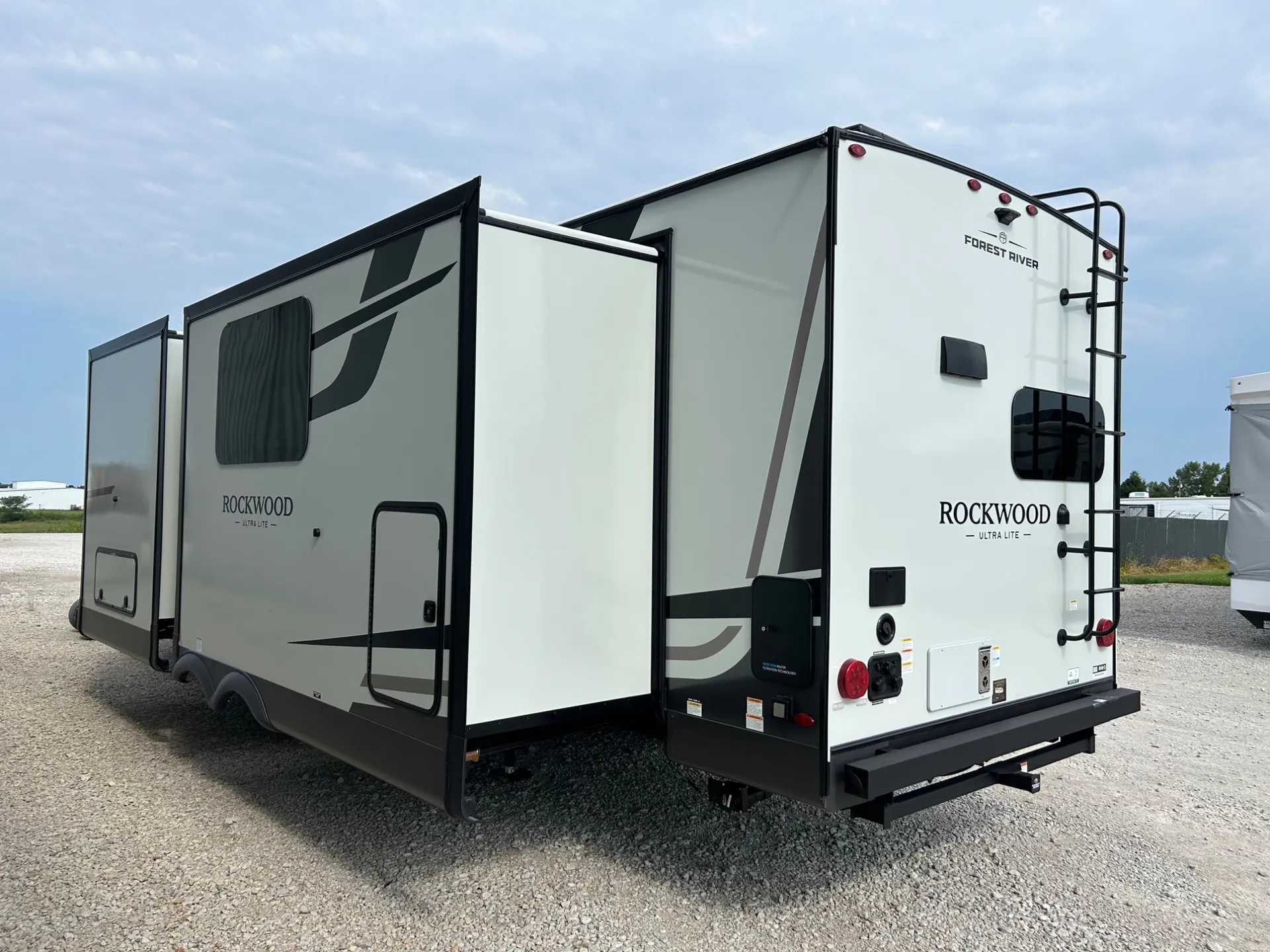 2027 Forest River Rockwood Ultra Lite 2711RK — Photo 6