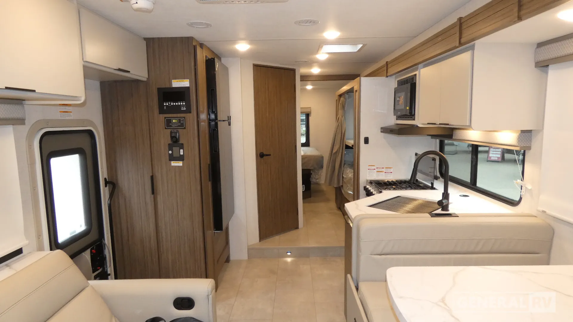 2027 Thor Motor Coach Pasadena SE SL31 - Photo 3