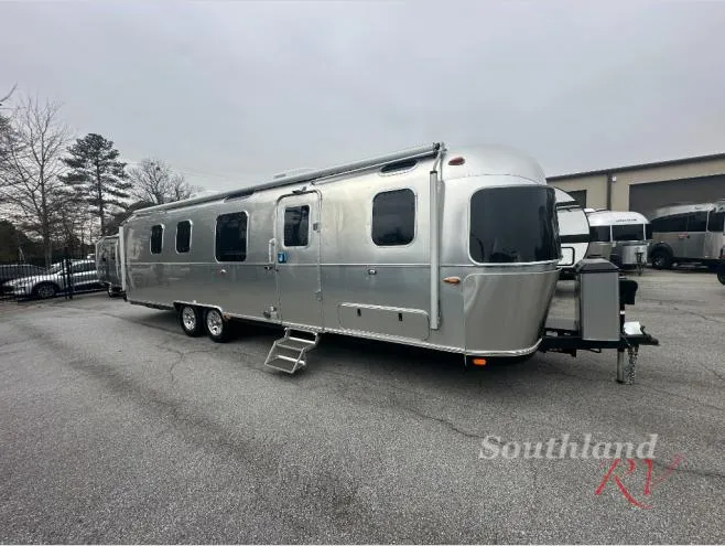 2026 Airstream Classic 33FB Twin - Photo 2
